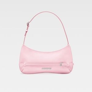 LE CHOUCHOU
Belted shoulder bag.